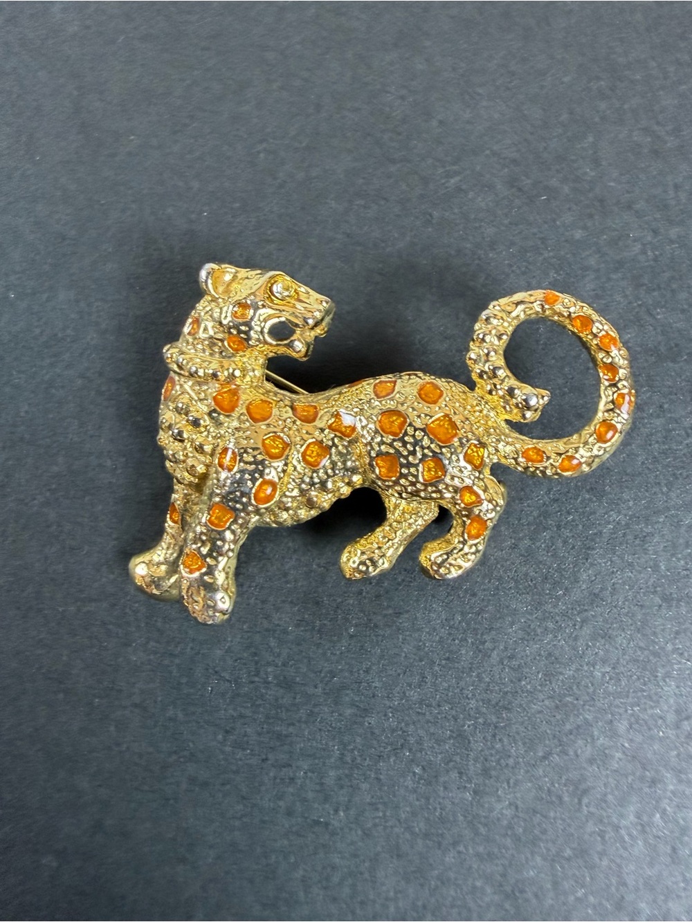 Vintage Gold Tone Enameled Leopard Brooch with Rhinestone Eye‎